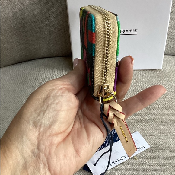 Dooney & Bourke Art Deco Large Zip around credit card case. NWT in Black - Picture 7 of 13